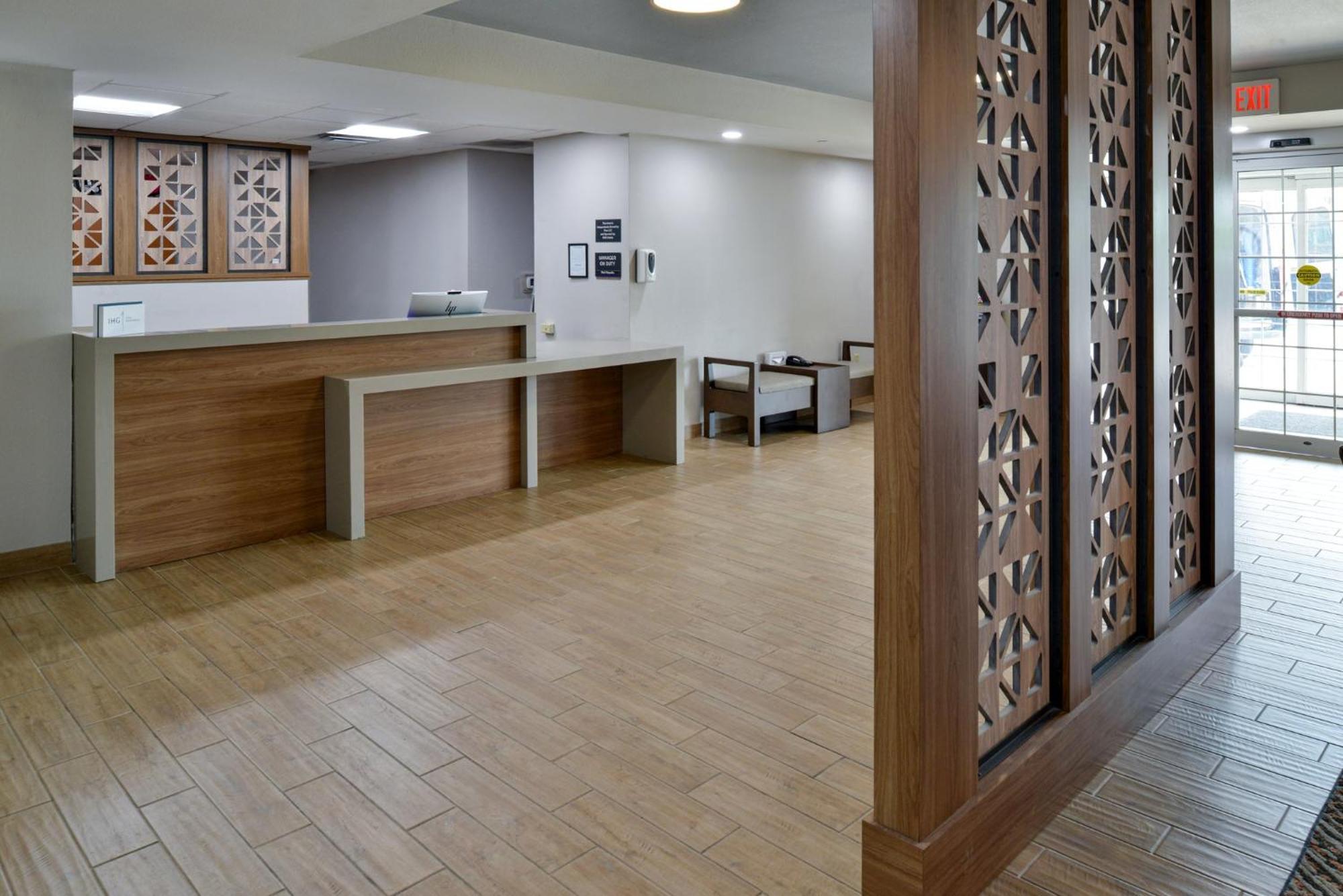Candlewood Suites Kansas City Northeast By Ihg Exterior foto